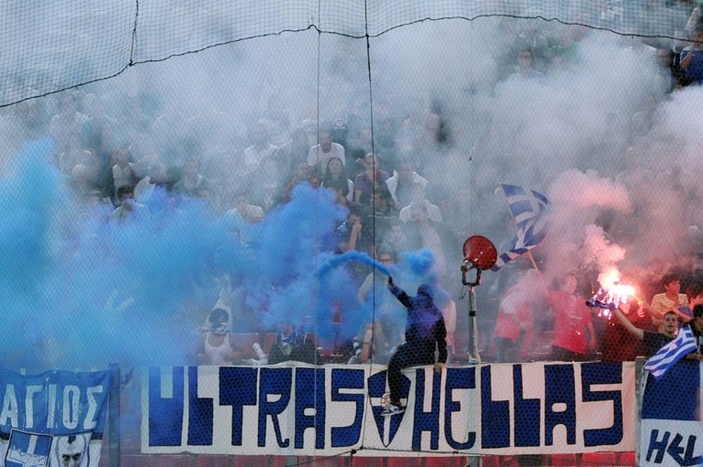 Des supporters grecs lors d'un match de qualification au Mondial 2014. AFP