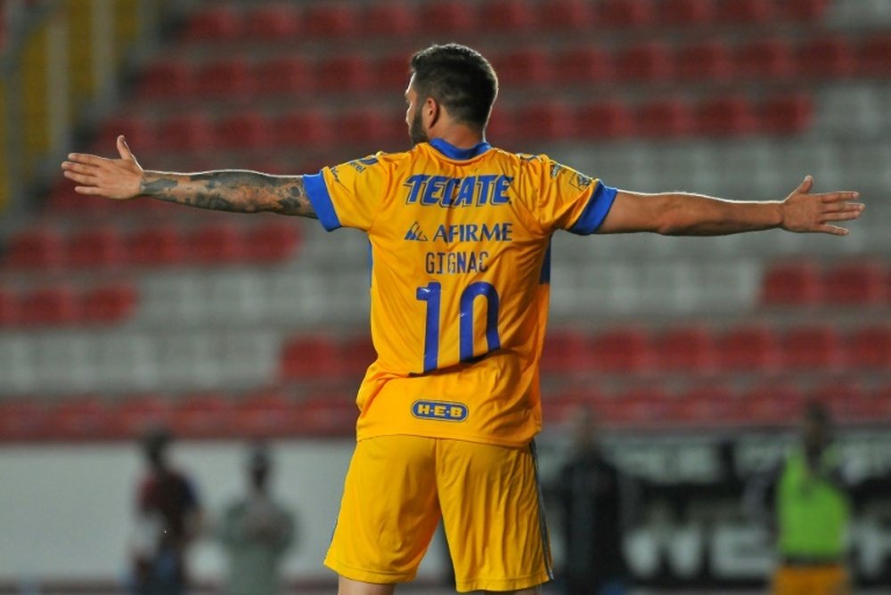 Gignac se baña en el jacuzzi de Aguascalientes. AFP