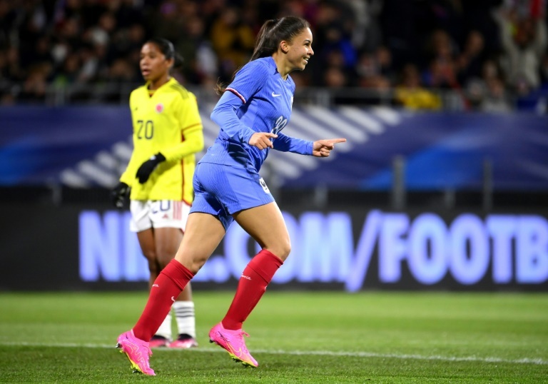 "Renard n'a pas été irrespectueux envers le foot féminin", déclare Delphine Cascarino