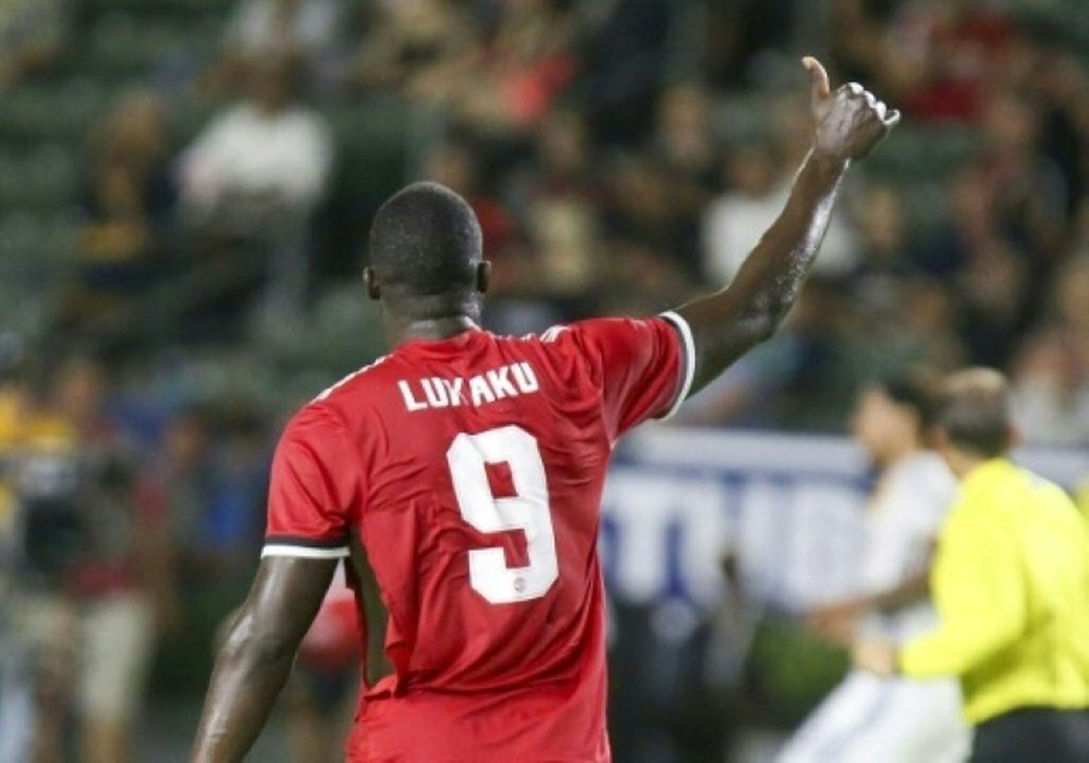 Lukaku se estrenó como goleador en el United. AFP