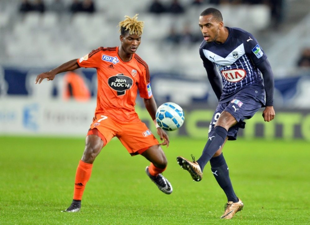 Le milieu de Bordeaux Nicolas Maurice-Belay à la lutte avec celui de Lorient Didier Ndong. AFP