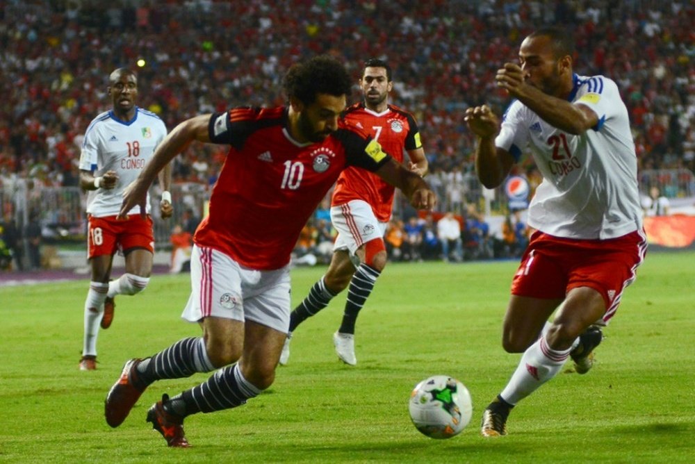 O momento de tensão antes de Salah cobrar a grande penalidade. AFP