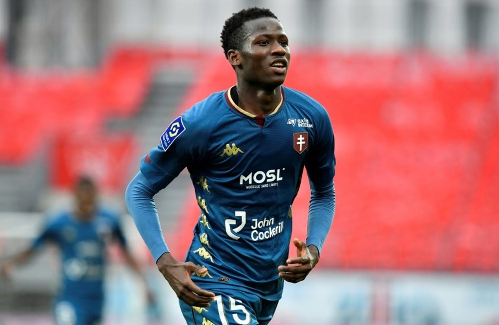 La Premier se disputa a Pape Matar Sarr. AFP