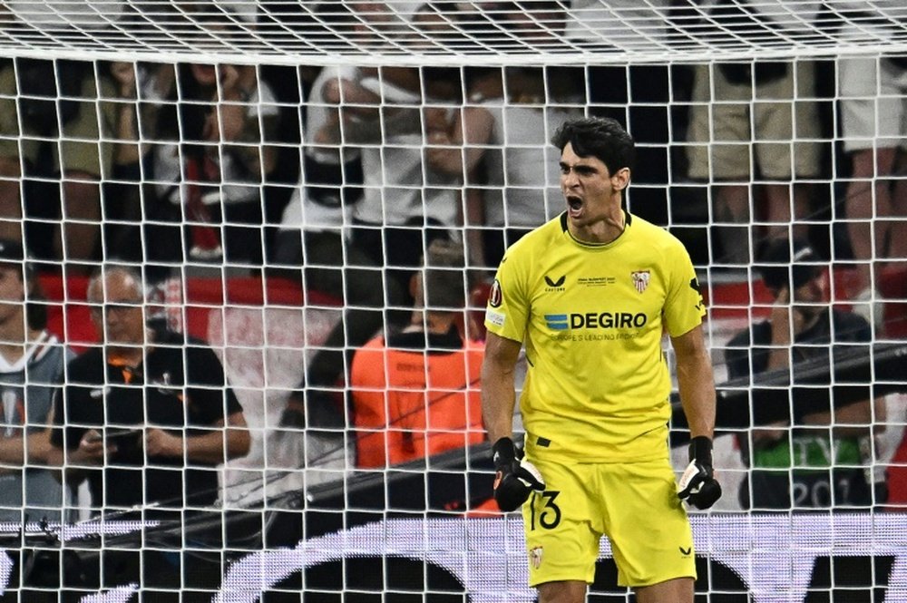 Bounou could be the one to replace to Courtois. AFP