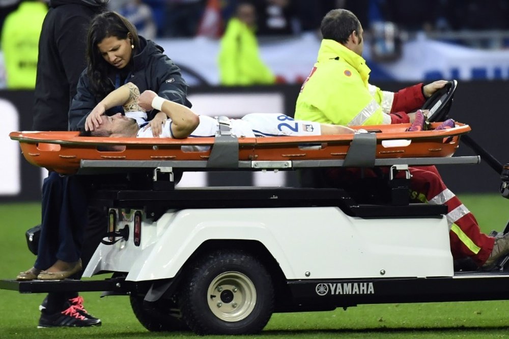 Valbuena se lesionó durante el choque ante el Guingamp. AFP