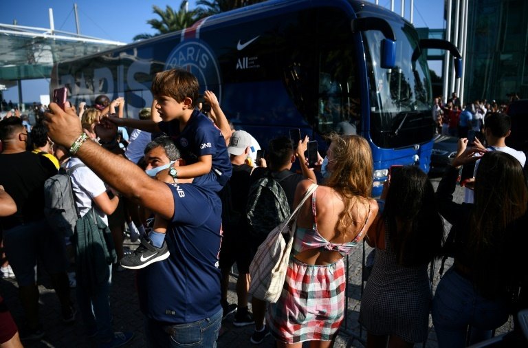 Le bus du PSG voyagera à vide jusqu'à Lisbonne. AFP