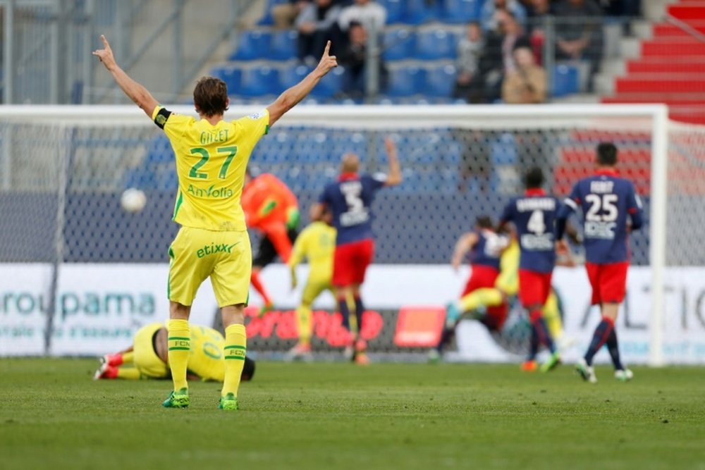 La défense caennaise s'incline une deuxième fois par Yacine Bammou (au sol) pour Nantes. AFP