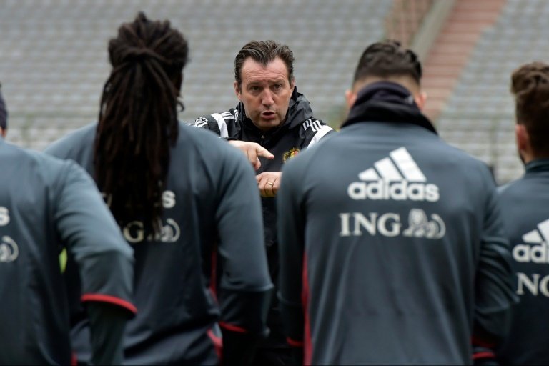 Le sélectionneur de la Belgique Marc Wilmots s'adresse à ses joueurs à l'entraînement. AFP