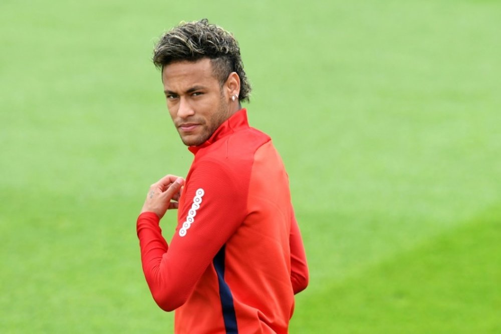 L'attaquant brésilien du Paris Saint-Germain, Neymar, s'entraîne au Camp des Loges. AFP