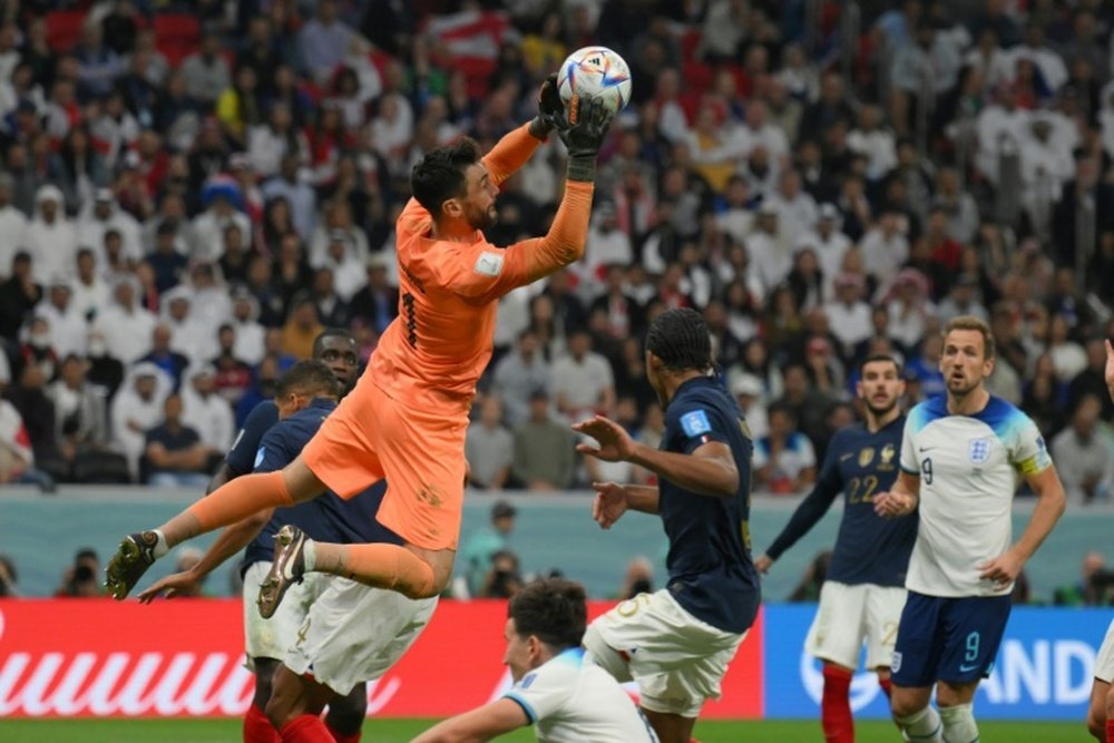 Lloris a réconforté Kane. AFP