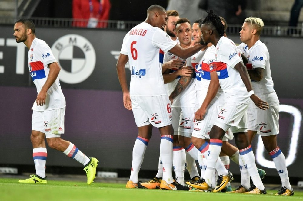 O Lyon bateu o Rennes por 1-2. AFP