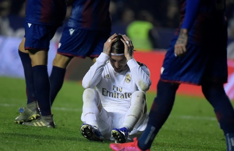 El Madrid pegó un resbalón muy doloroso. EFE