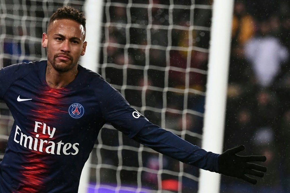 Neymar acredita estar apto antes do tempo previsto. AFP
