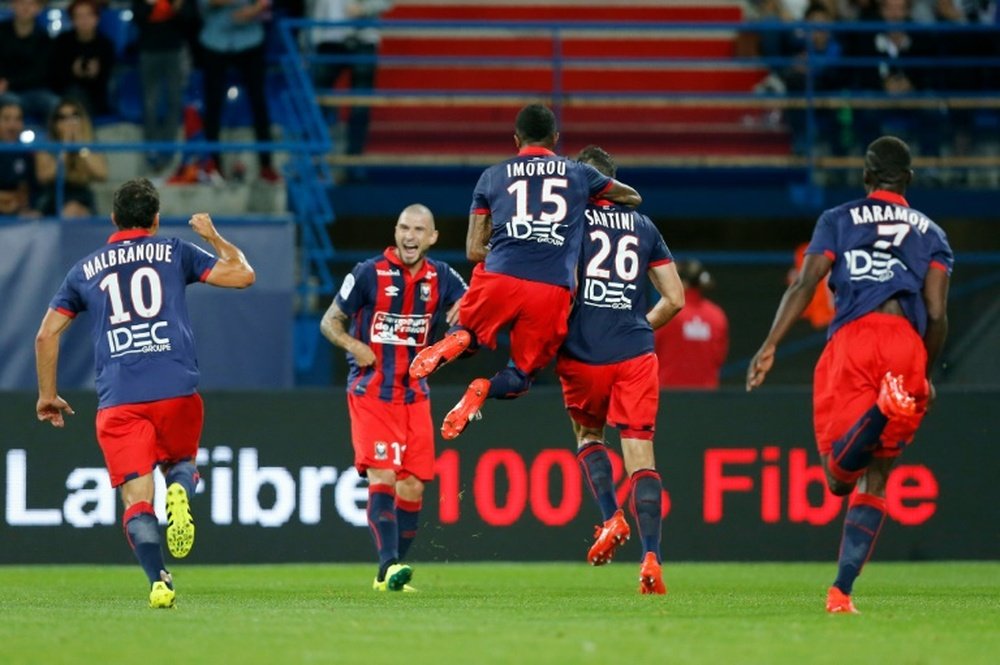 La joie des Caennais après le but de lattaquant croate Ivan Santini face à Lorient, le 13 août 2016 au Stade Michel dOrnano