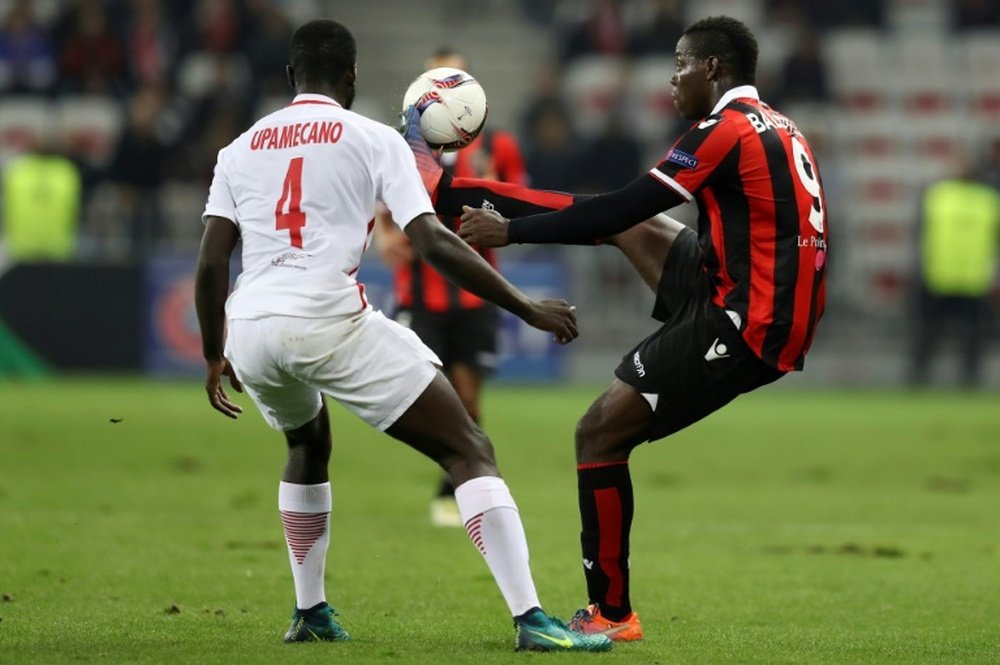 Dayot Upamecano es titular indiscutible en el Red Bull Salzburgo a sus 18 años recién cumplidos. EFE