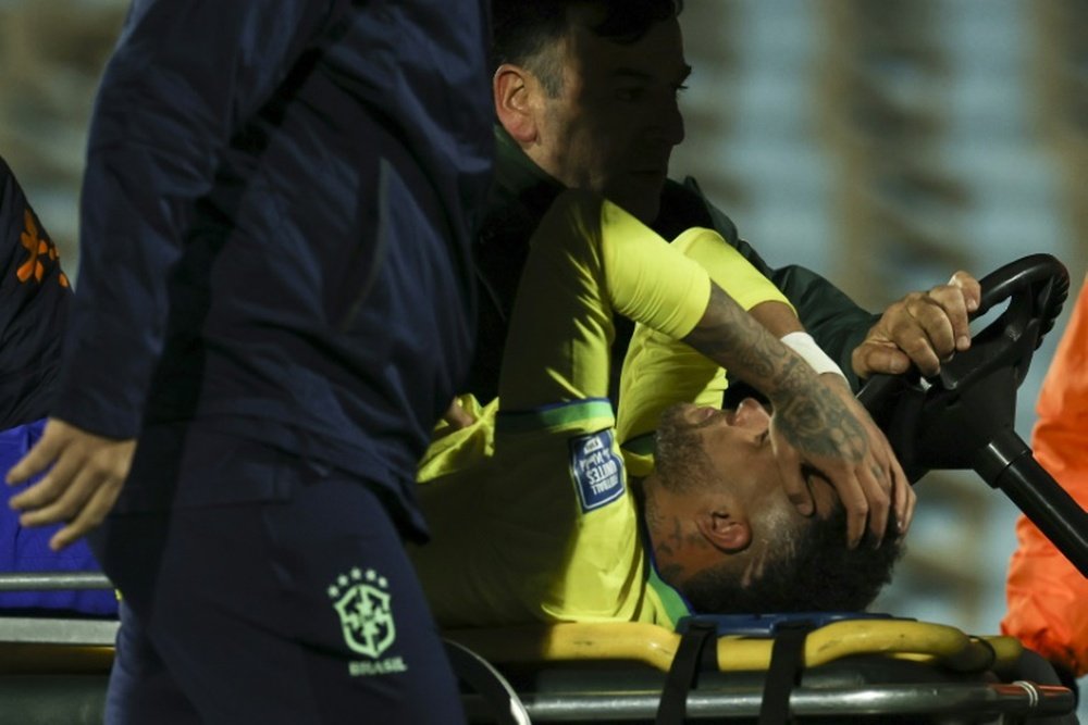 El médico de Brasil descarta a Neymar para la Copa América. AFP