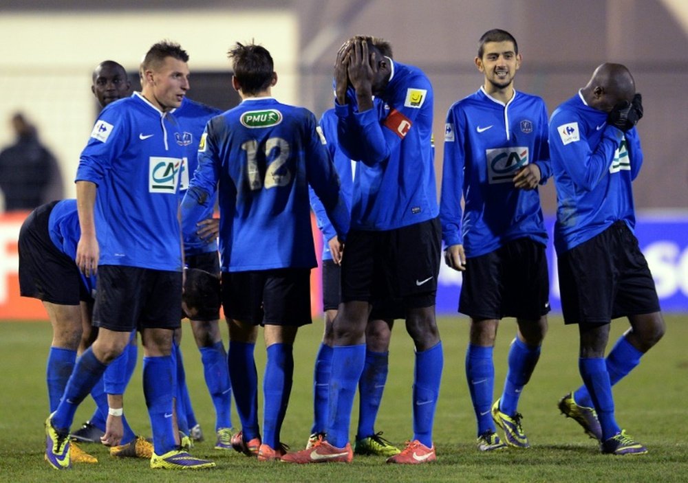 Léquipe de Chambly à lissue dun match de Coupe de France face à Angers, le 4 janvier 2014 à Saint-Leu-La Forêt