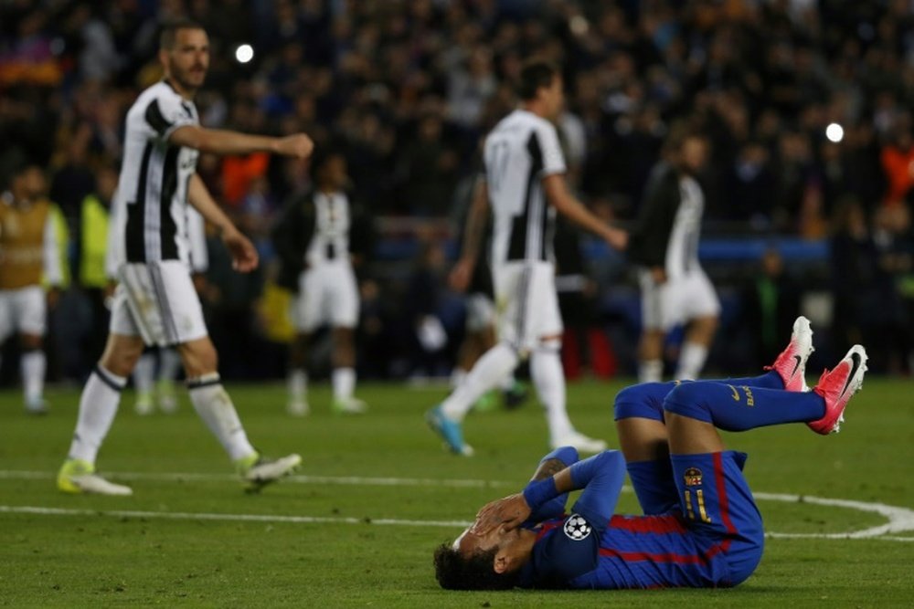 Neymar se vio visiblemente muy afectado tras empatar frente a la Juventus. AFP