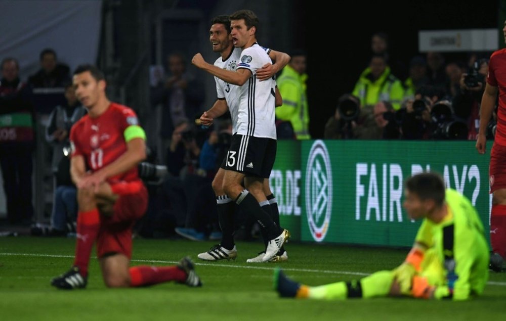 Lattaquant allemand Thomas Müller a inscrit 2 buts contre la Rép. tchèque en match de qualification pour le Mondial à Hamburg, le 8 octobre 2016