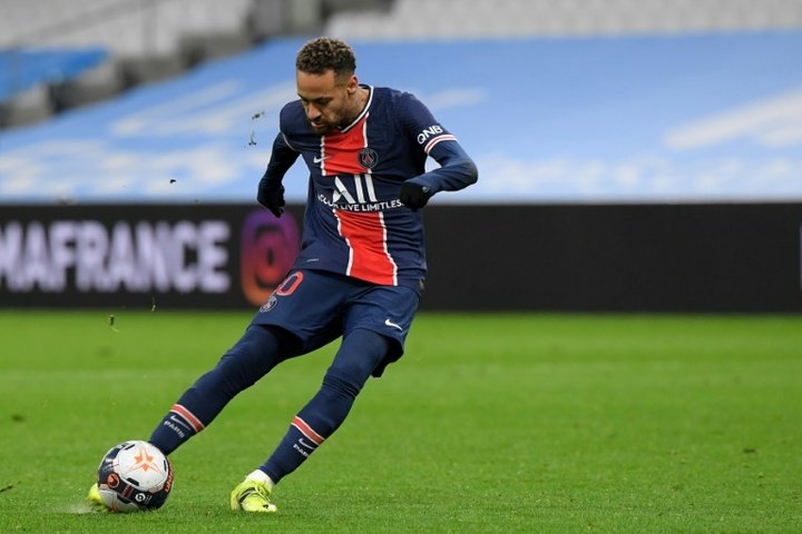 Voltando de lesão, Neymar entra na lista do PSG para enfrentar o Lyon