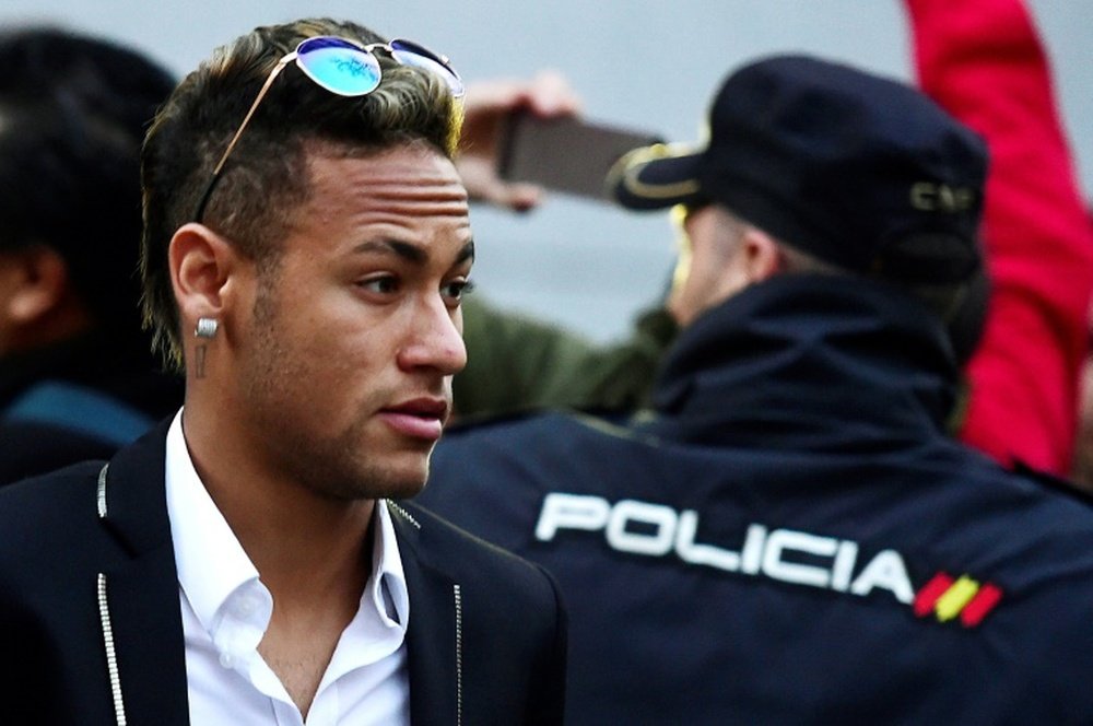 El entorno de Neymar espera la llamada del Madrid. AFP