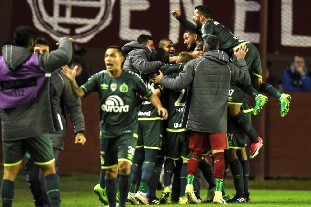 L'équipe de Chapecoense, lors dun match de Copa Libertadores contre les Argentins de Lanus. AFP