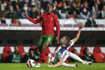Interrogé après la victoire de la Roma à Tiraspol en Europa League sur les raisons de la nouvelle sortie sur blessure de Renato Sanches, l'entraîneur portugais n'a pas su répondre et semblait légèrement agacé.