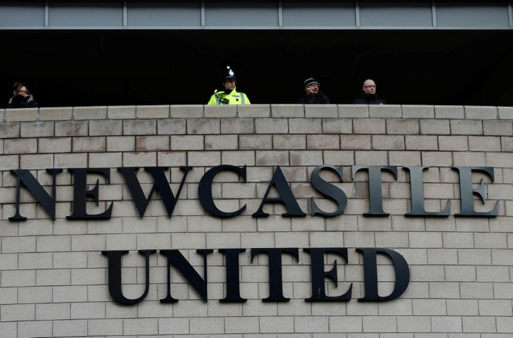 La venta del Newcastle, en el aire. AFP