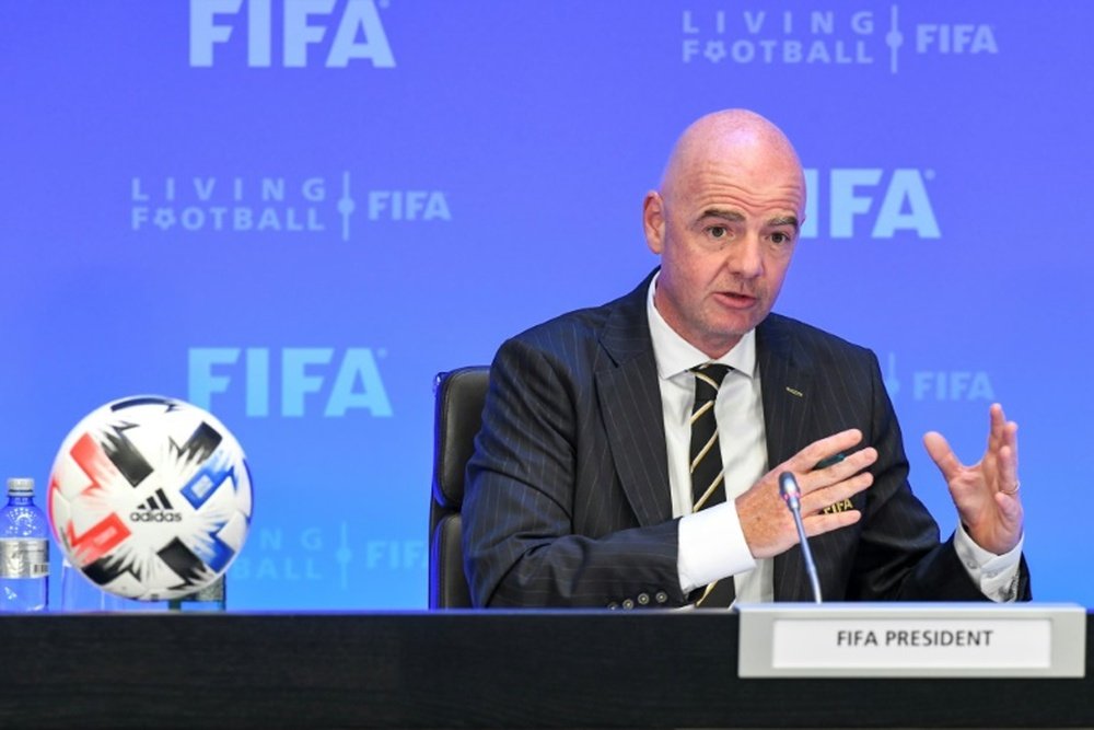 La FIFA revisa las medidas por el coronavirus. AFP