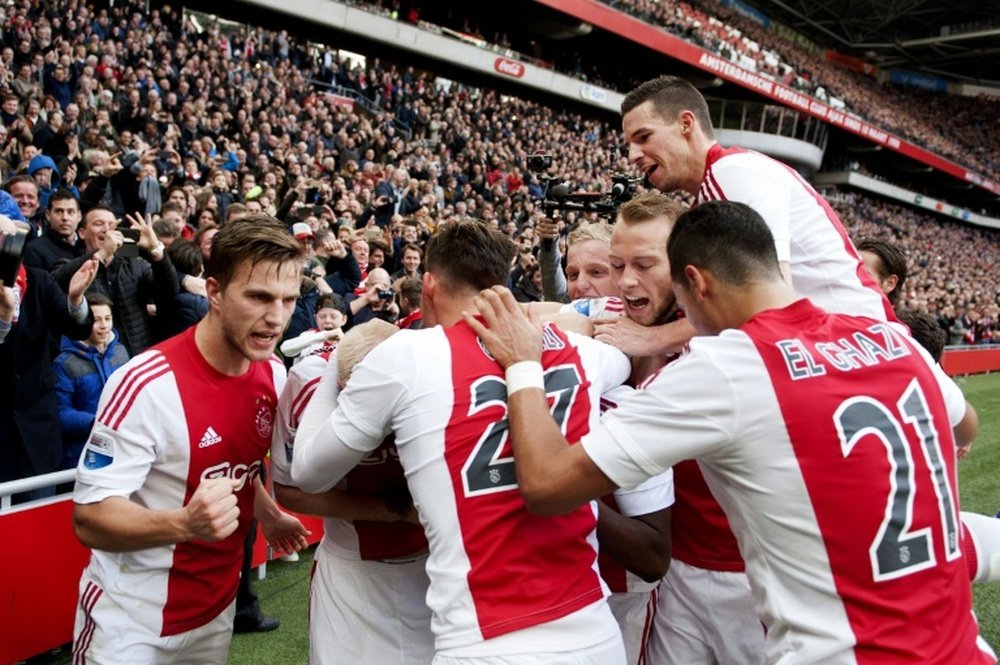 Les joueurs de lAjax, déjà vainqueurs du Feyenoord Rotterdam, lors dun match de championnat des Pays-Bas, à Amsterdam