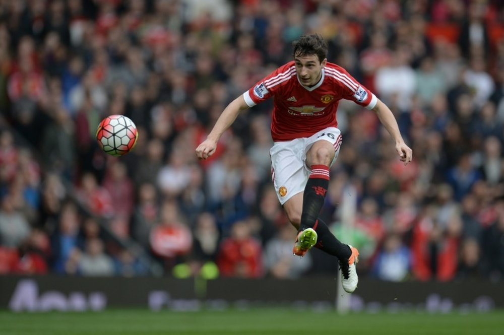 Matteo Darmian pourrait finir la saison loin de Manchester United. AFP