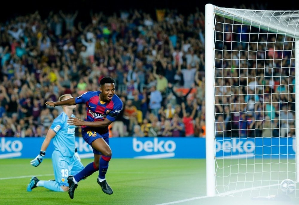 Fati sigue reventando récords de Messi. AFP