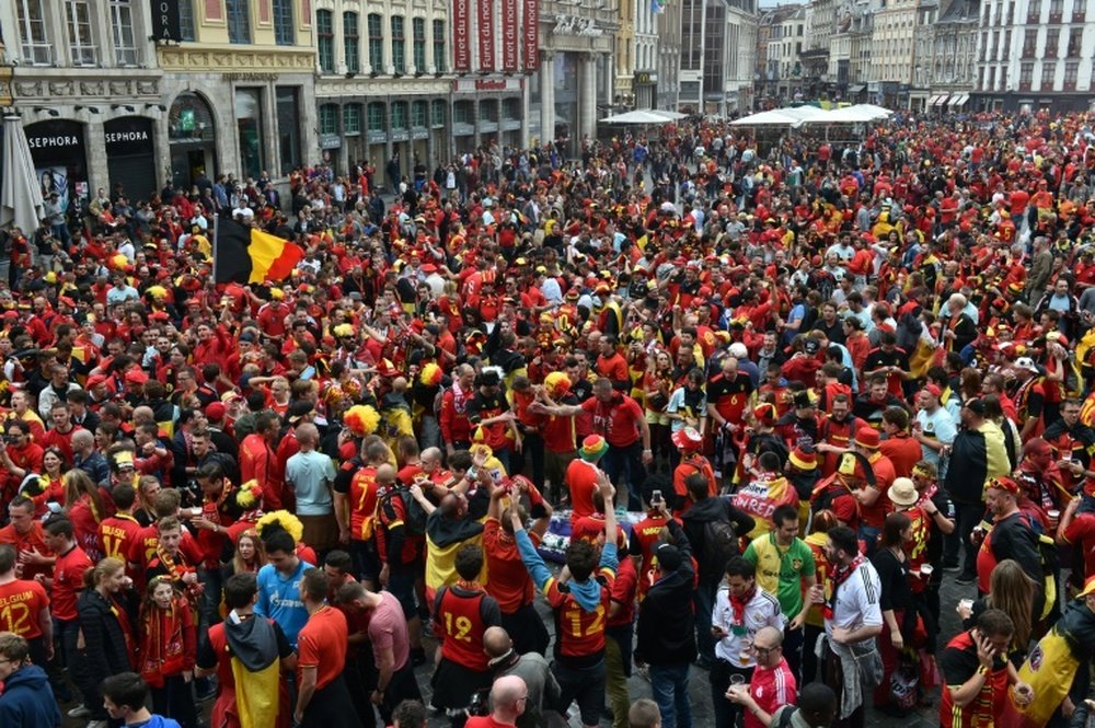 Casi toda Bélgica estuvo delante de la tele para ver ganar a los suyos a Panamá. AFP/Archivo