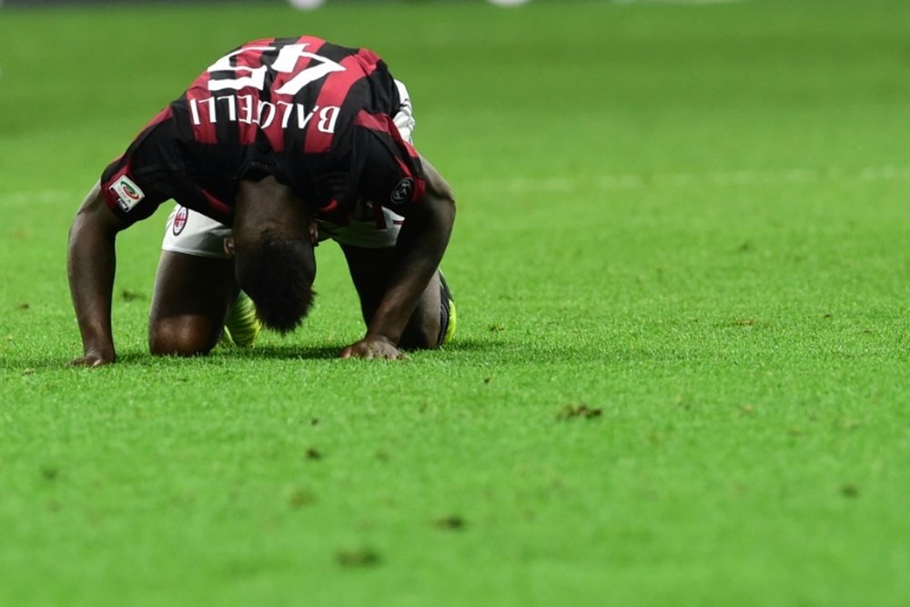 Lattaquant de lAC Milan Mario Balotelli lors du match face à Carpi, le 21 avril 2016 au San Siro