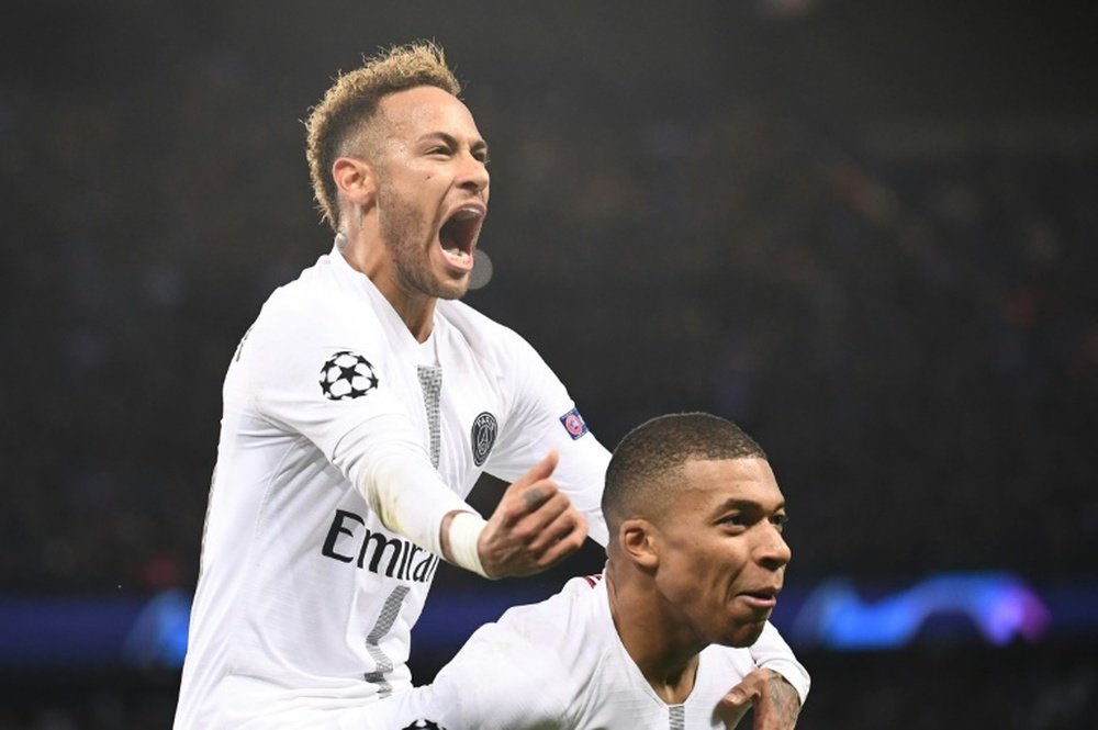 Mbappé bloqué derrière Neymar. AFP