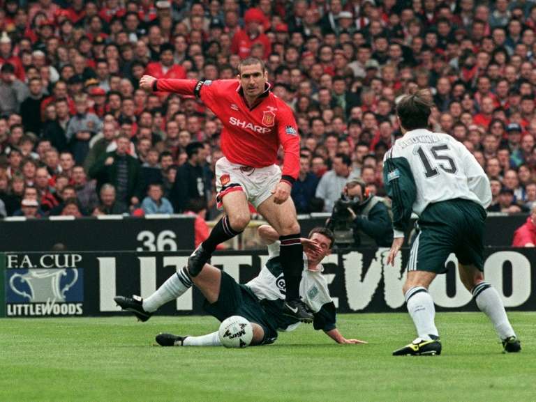 La lección de Cantona: el día que repartió 16.000 libras a dos jovencísimos Scholes y Butt