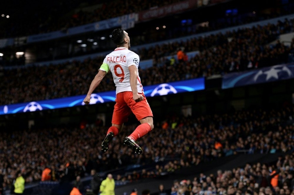 L'attaquant colombien de Monaco Radamel Falcao fête un but contre Manchester City. AFP