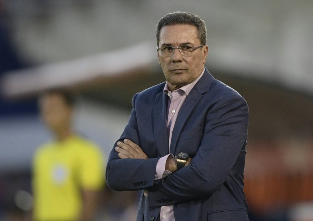 Em dificuldade financeira, Cruzeiro ainda não garante Luxemburgo para 2022. AFP
