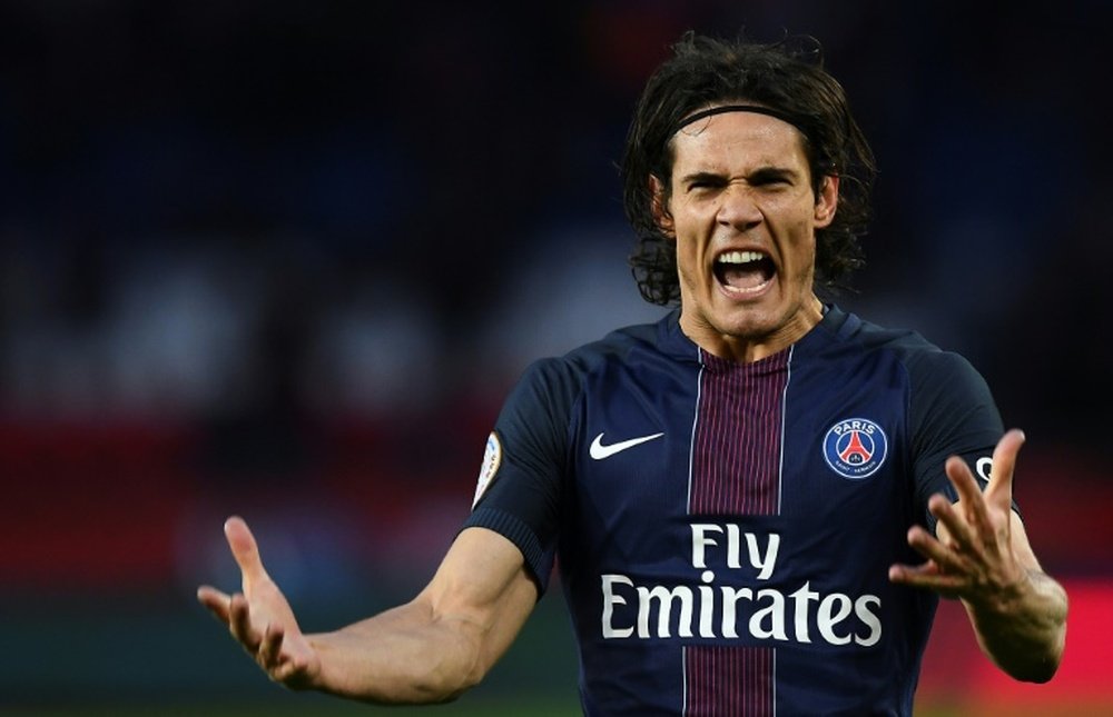 De pênalti, Cavani fez o único gol da partida. AFP