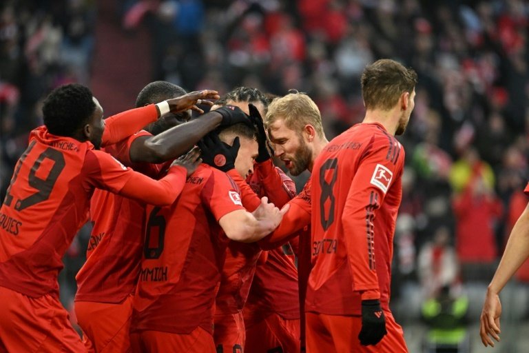 La UEFA prohíbe la camiseta roja del Bayern en la Champions. AFP