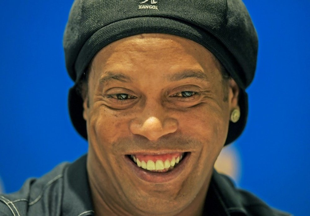 L'ex star du foot brésilien Ronaldinho en conférence de presse à Rio de Janeiro le 28/02/19. AFP