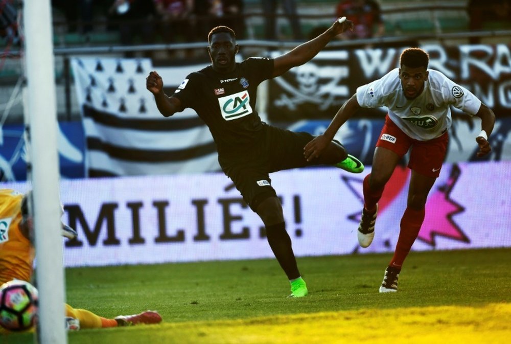 Un solitario gol de Mendy le valió al Guingamp para vencer al modestísimo Fréjus. AFP