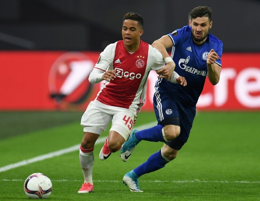 L'attaquant de l'Ajax Justin Kluivert lors d'un match d'Europa League contre Schalke. AFP