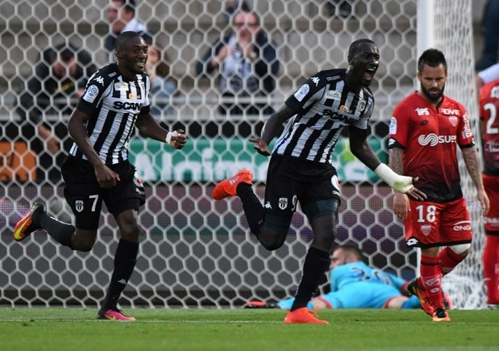 Ligue 1: Angers renverse Dijon et ouvre son compteur