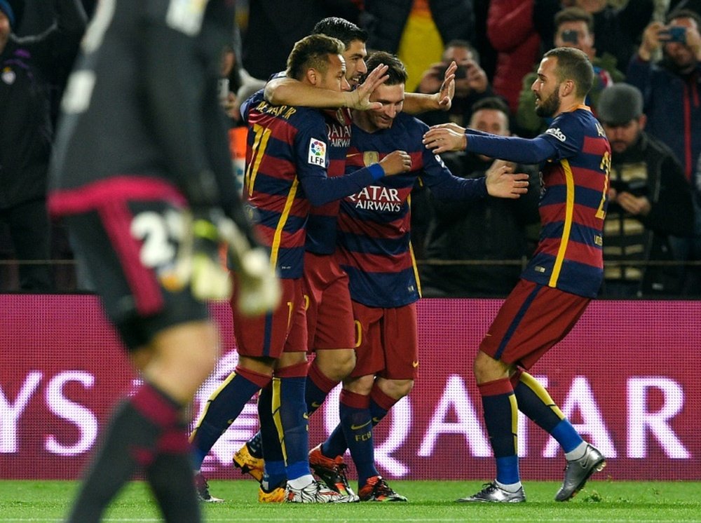 La joie des joueurs du FC Barcelone après le but de Luis Suarez contre Valence en Coupe du Roi. AFP