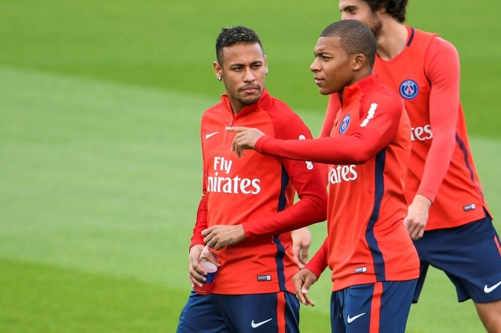 Mbappé joga com 'Ney' no PSG e com Griezmann na Seleção Francesa. AFP