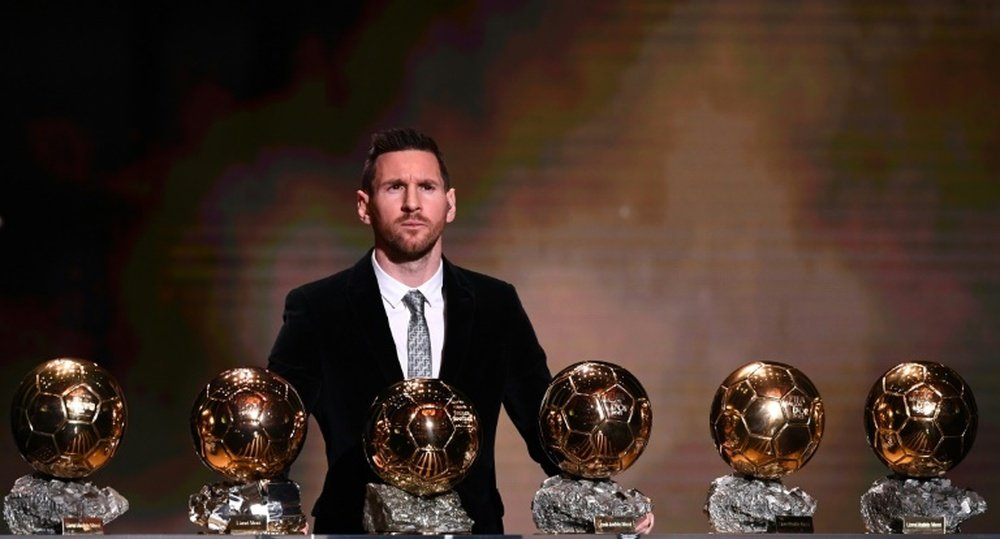 Messi va présenter son Ballon d'Or au Camp Nou. AFP