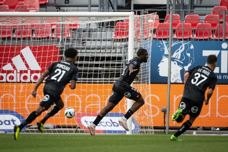 El Lorient tropieza y deja vía libre al PSG para ser líder en solitario. AFP