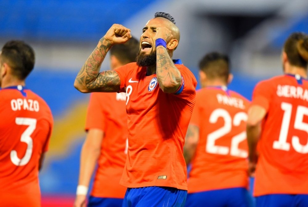 Vidal espera vestir novamente a camisa do Colo-Colo. AFP