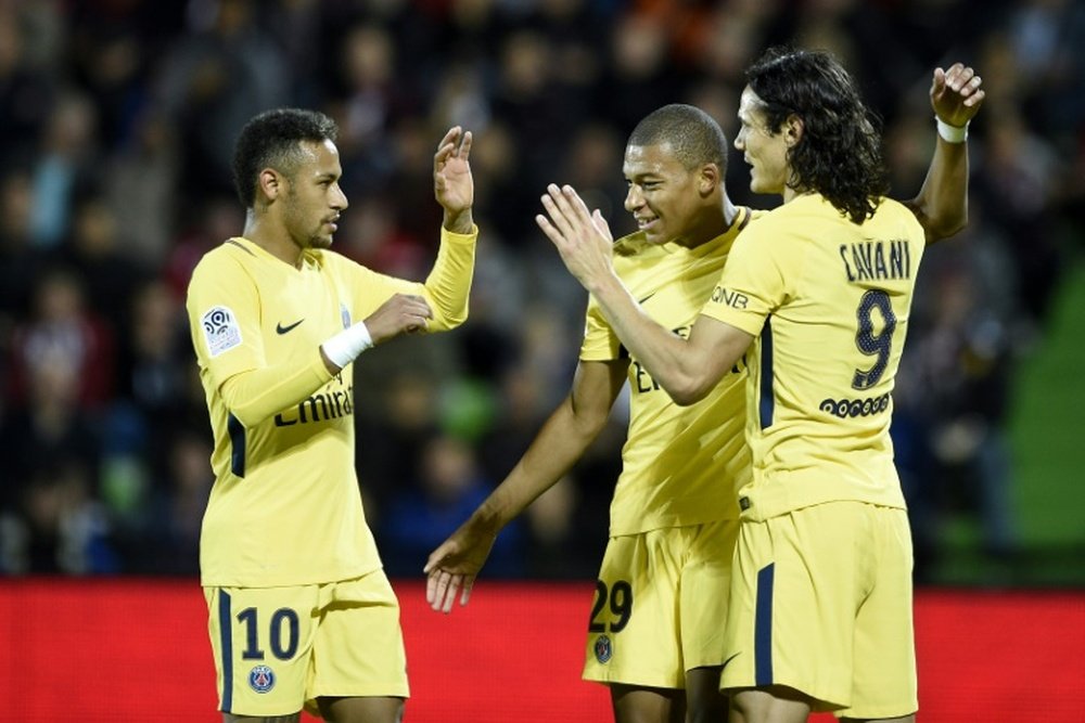 Le trio dattaquants du PSG Neymar (g), Kylian Mbappé (c) et Edinson Cavani. AFP